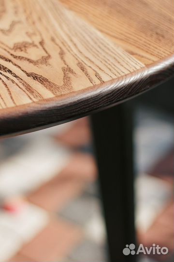 Стол обеденный из массива