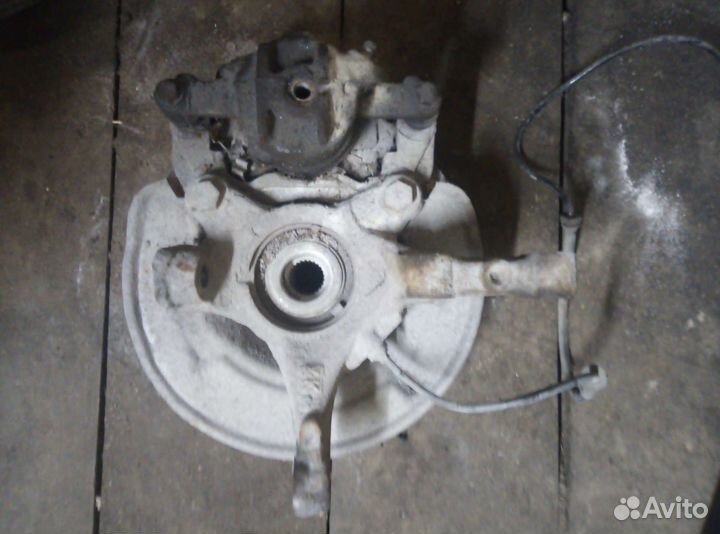 Передняя правая ступица mitsubishi colt