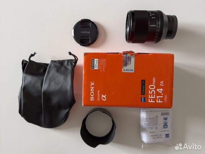 Sony Carl Zeiss Planar T* FE 50mm f/1.4 ZA