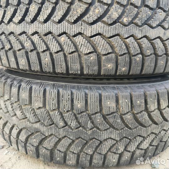 Bridgestone Blizzak Spike-01 205/70 R15 96T