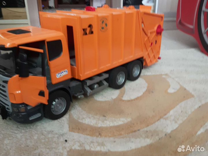 Игрушка машина мусоровоз