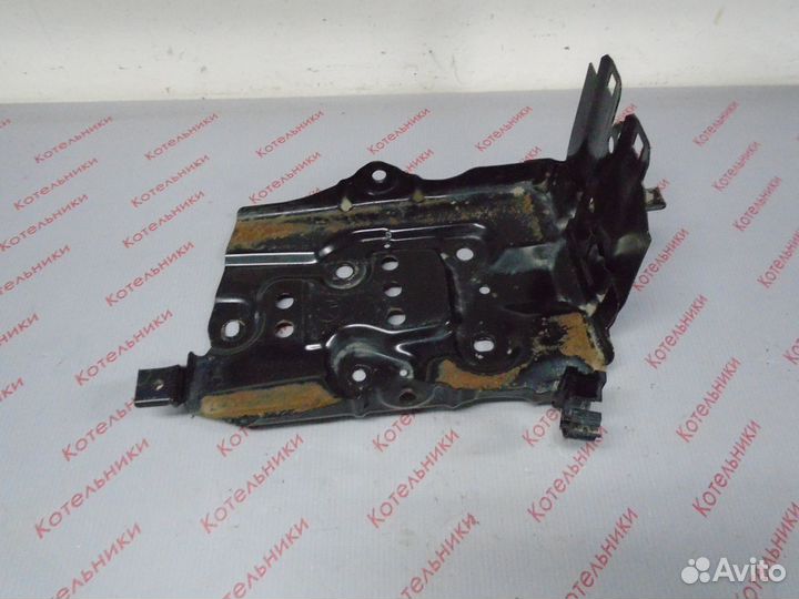 Nissan 64860-ES60A Площадка акб