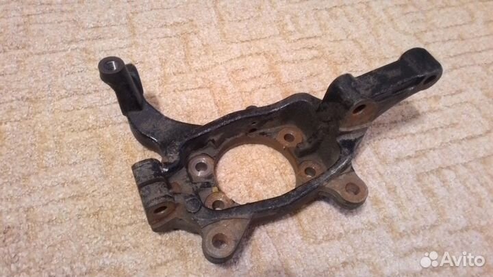 Поворотный кулак левый (цапфа) Teana J31 / Теана