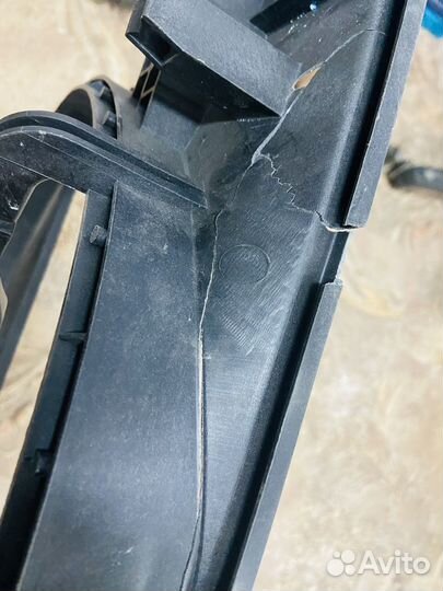 Диффузор вентилятора Mitsubishi Lancer 9 CS дефект