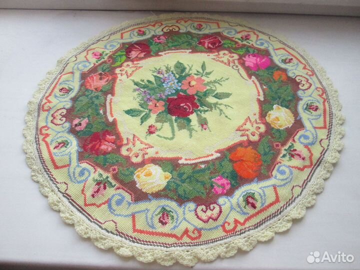 Салфетка круглая вышитая крестом, d 49см