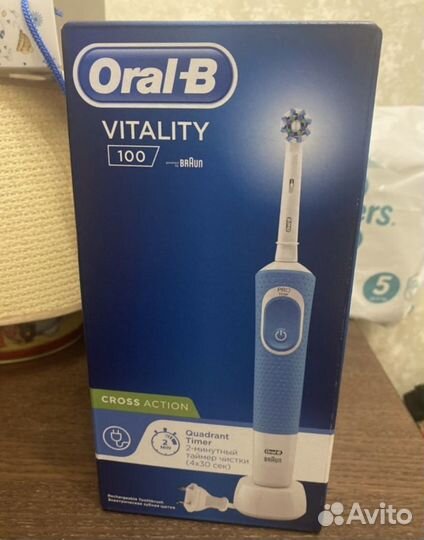 Электрическая зубная щетка oral b новая