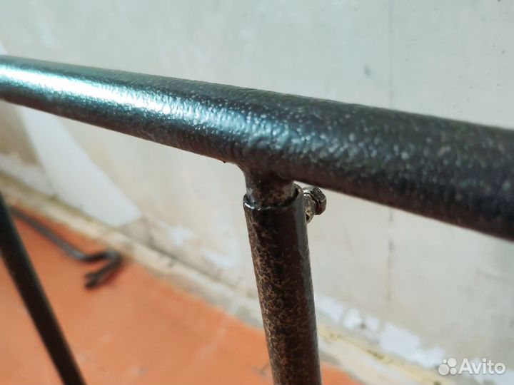 Турник настенный