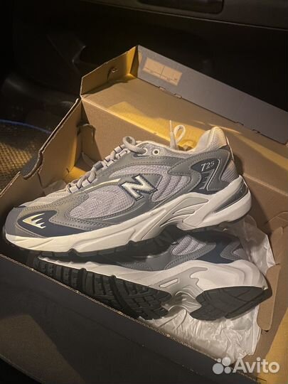 Кроссовки New Balance 725