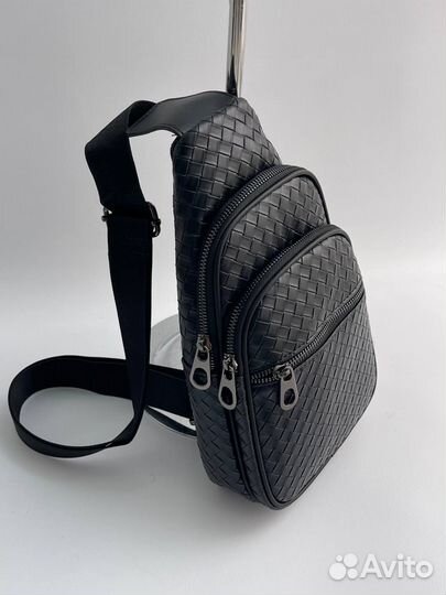 Сумка мужская нагрудная кожаная Bottega veneta