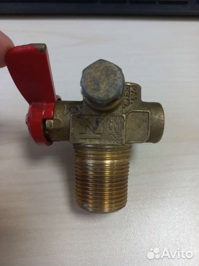 Вентиль на баллон метан