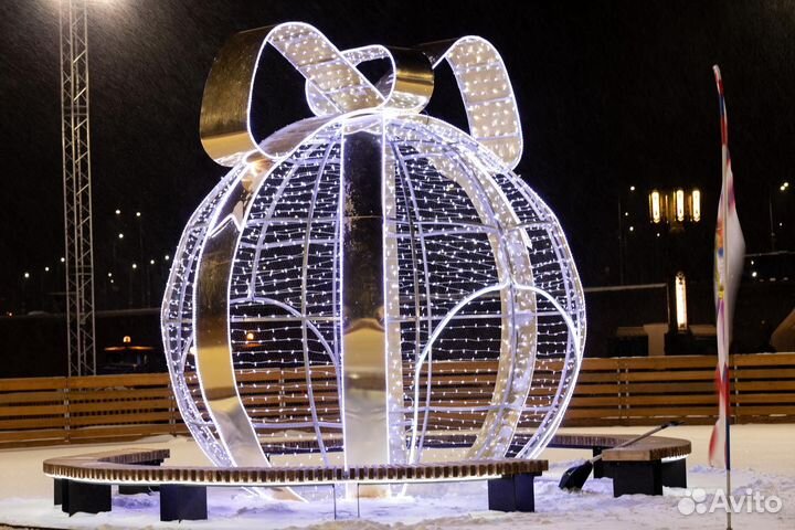 Уличные новогодние фигуры животных