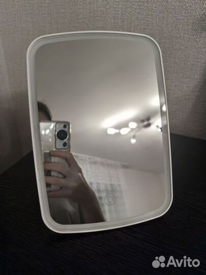 Настольное зеркало с подсветкой