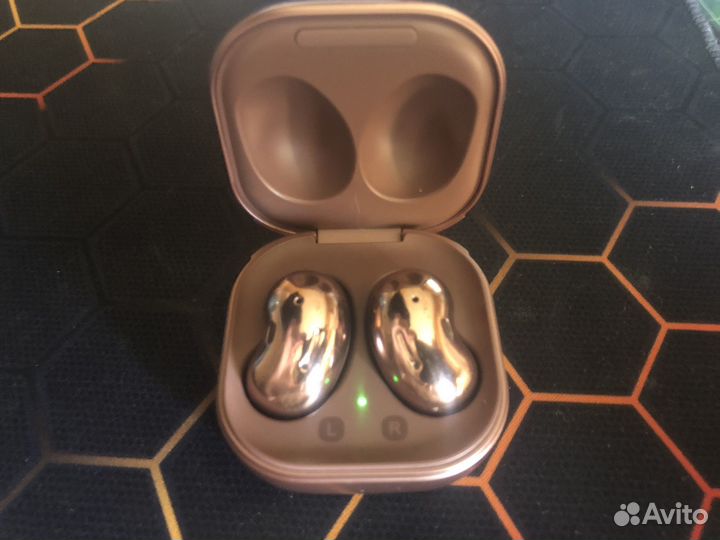Беспроводные наушники Samsung Galaxy Buds Live