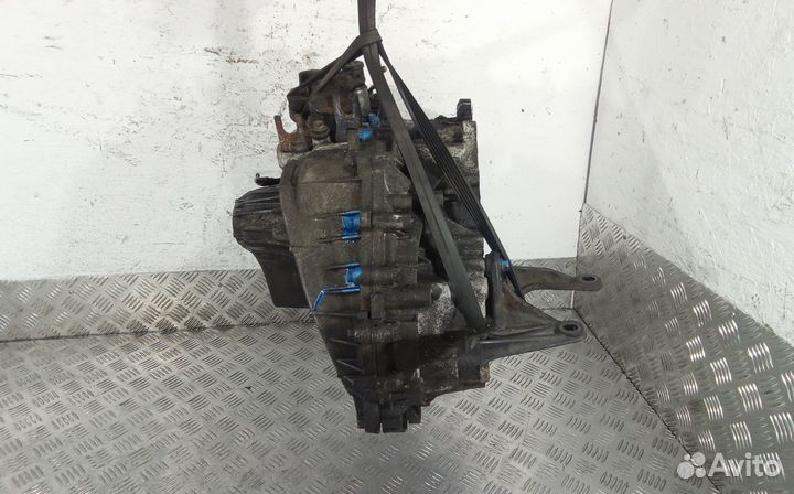 МКПП (механическая коробка переключения передач) V