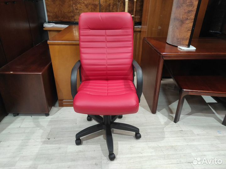 Кресло руководителя Орман (экокожа красный). Новый