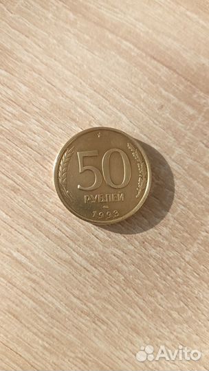 Коллекция монет и купюр