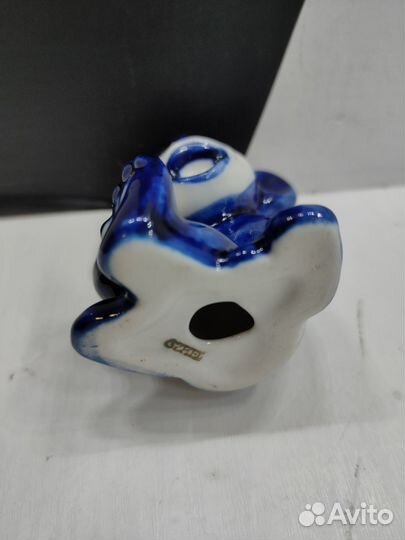 Фарфоровая фигурка 