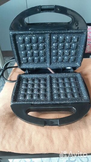 Электрическая вафельница новая