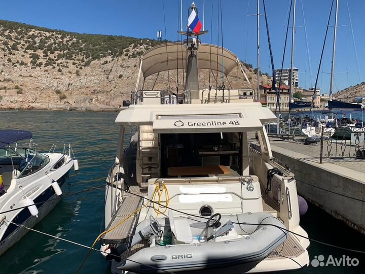 Моторная яхта Greenline 48 Fly