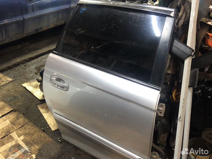 Дверь задняя правая Hyundai Trajet