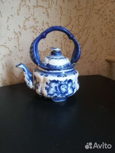 Декоративные статуэтки, тарелки, вазы