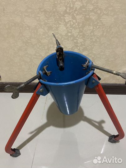 Треножник для елки