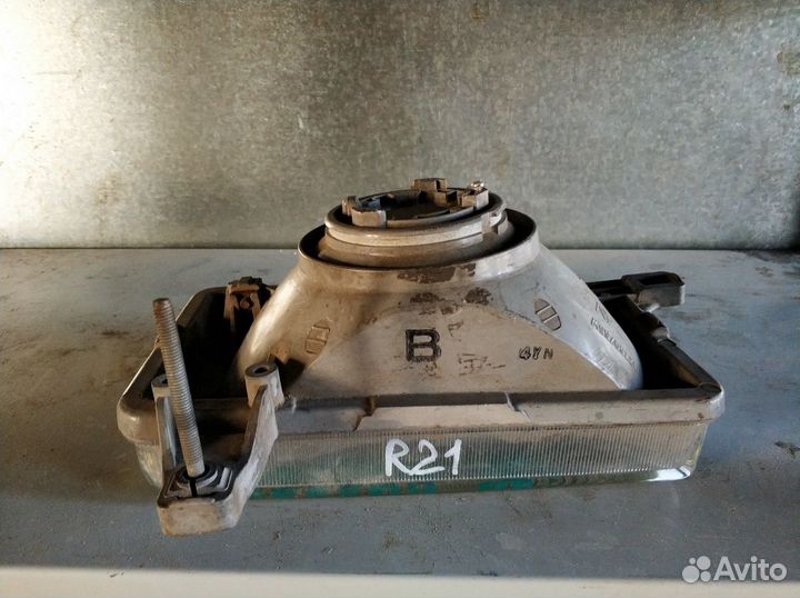 Фара передняя правая Terrano D21 94