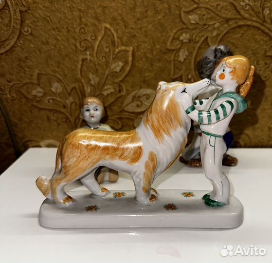 Фарфоровая статуэтка девочка С собакой