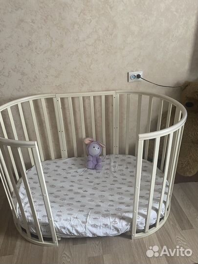 Детская кроватка с маятником овальная