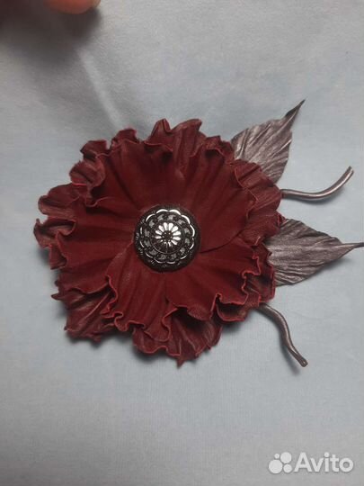 Брошь цветок из кожи