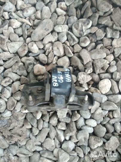 Подушка АКПП левая Toyota Carina E AT190