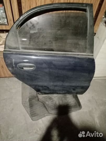 Задняя правая дверь