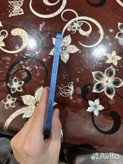 Телефон iPhone 13