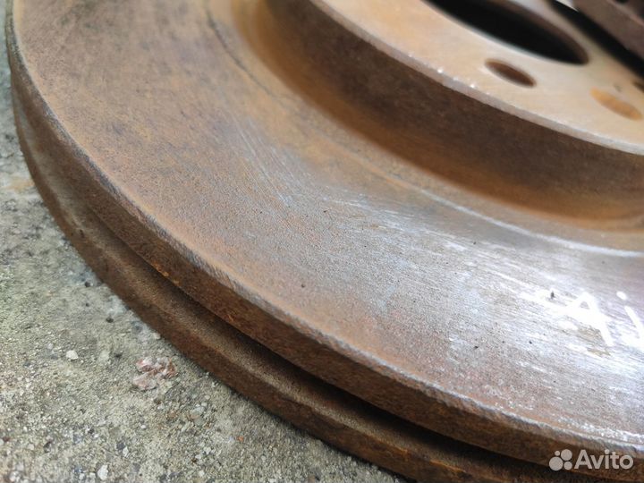 Диски тормозные передние 300mm на Opel Astra J