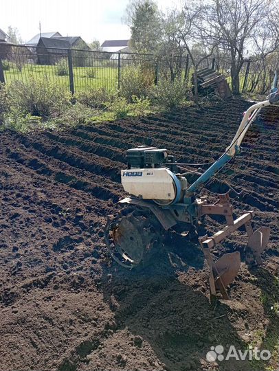 Вспашка земли мотоблоком