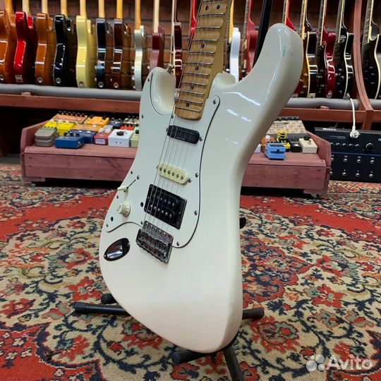 Электрогитара Fender Stratocaster Lefty HSH White