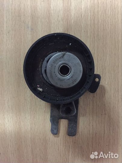 Ролик-натяжитель ремня грм Volvo