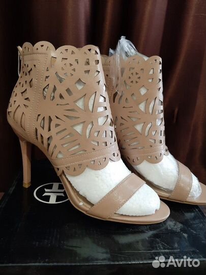 Новые босоножки