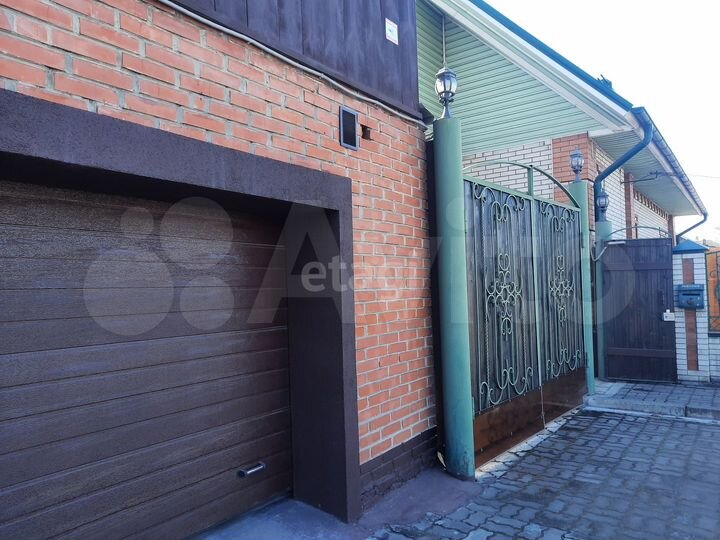 Дом 239,7 м² на участке 9,9 сот.