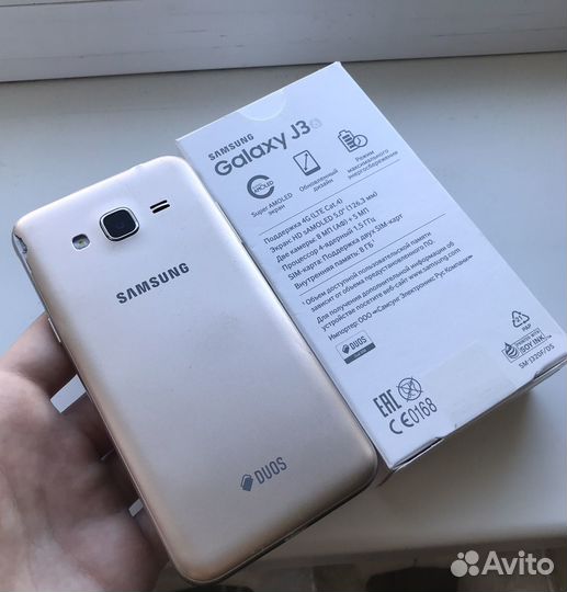 Телефон Samsung Galaxy J3
