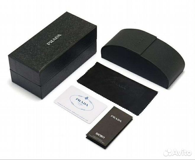 Солнцезащитные поляризационные очки prada