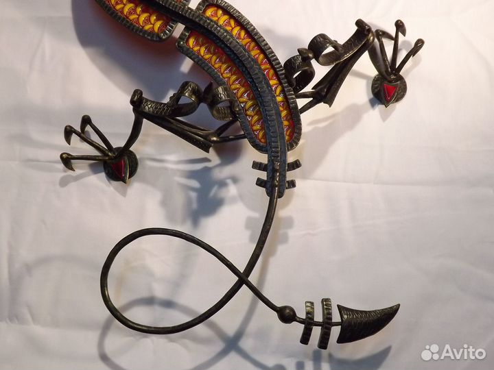 Кованый дракон с вставками из запеченного стекла