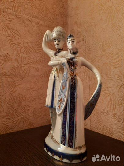 Фарфоровая статуэтка, 