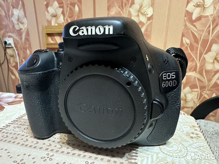 Фотокамера Canon EOS 600D+ батарейный блок