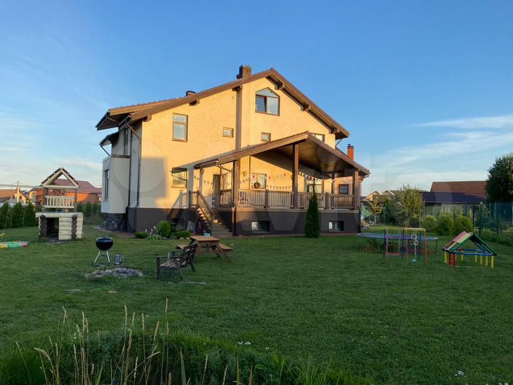 Коттедж 395 м² на участке 15,6 сот.