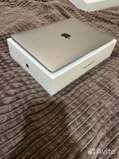 Apple MacBook air 13 m1