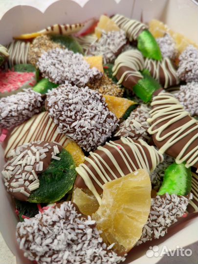 Фрукты в шоколаде