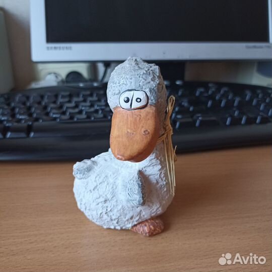 Пеликан фигурка декоративная