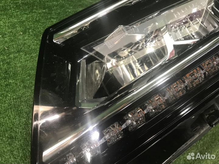 Фара левая Volkswagen Tiguan