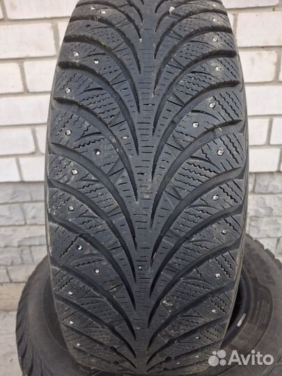 Sava Eskimo Stud 215/65 R16 98T